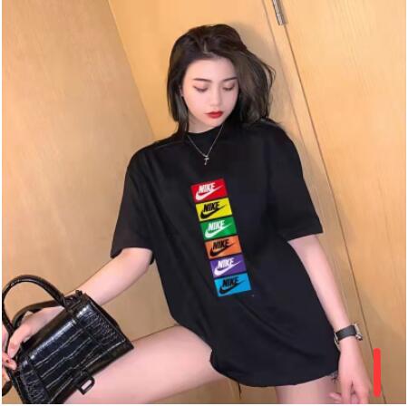 Tシャツ　　レディース　　夏　　ファッション　　Nike