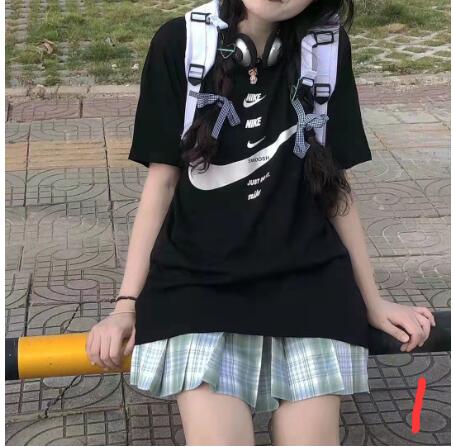 Tシャツ　　レディース　　夏　　ファッション　　Nike