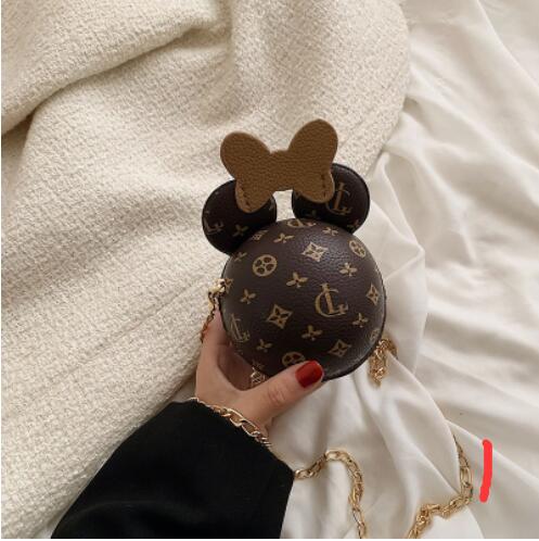 ショルダーバッグ　　斜めショルダーバッグ　　レディース　 新作　便利　鞄  ファッション