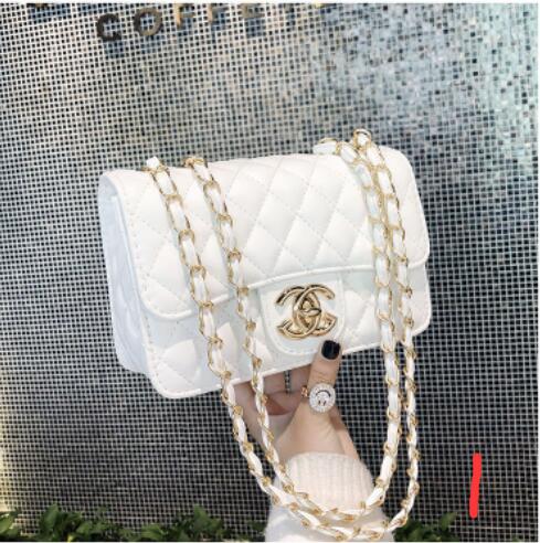 ショルダーバッグ　　斜めショルダーバッグ　　レディース　 新作　便利　鞄  ファッション