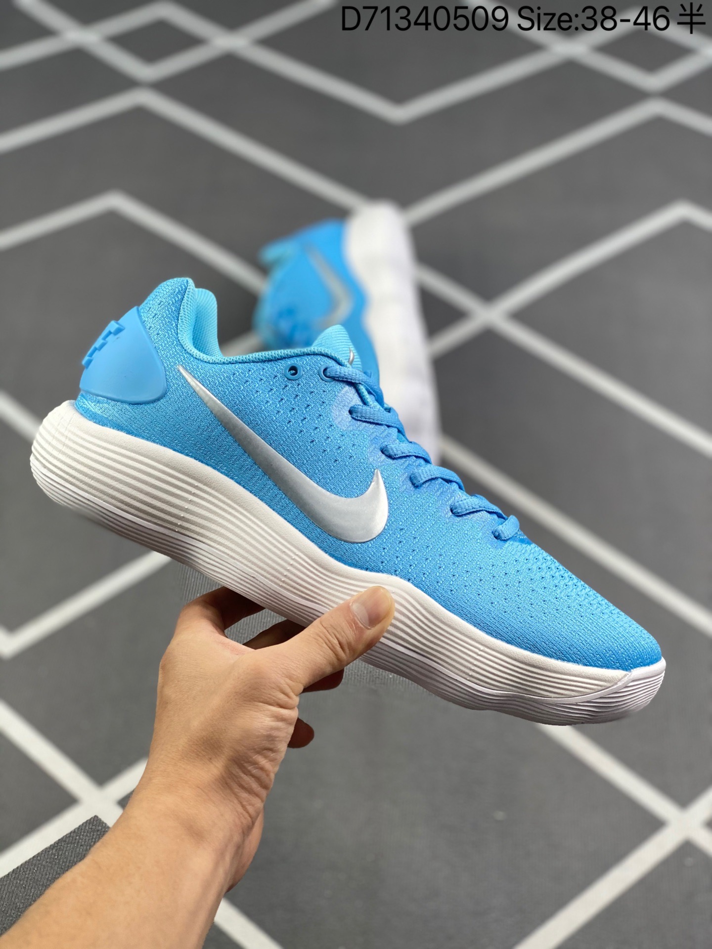 スニーカー Nike REACT Hyperdunk 2017   ローカット　靴　ファッションシューズ