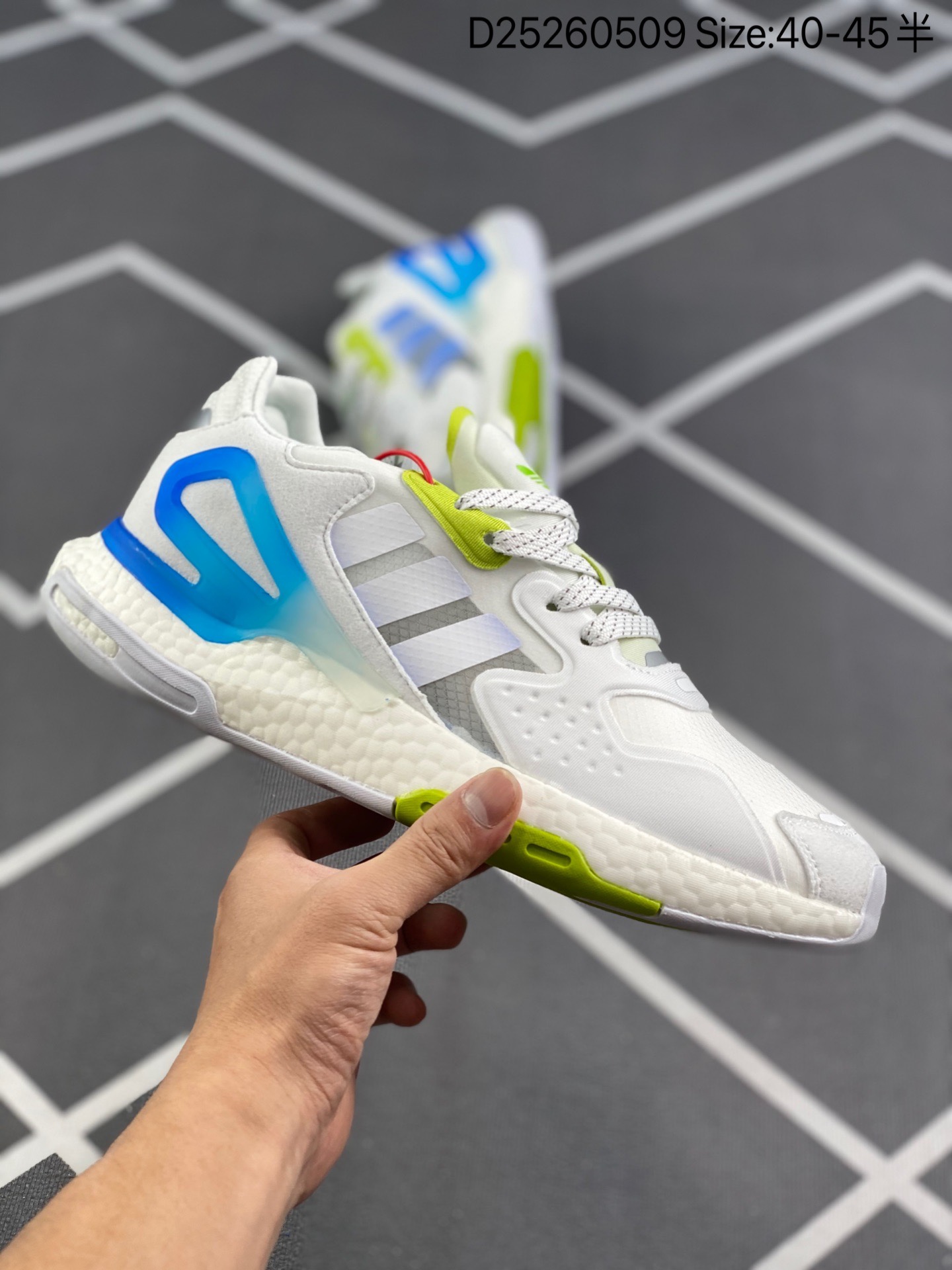 スニーカー adidasOriginals 2021 Day Jogger Boost 2021　靴　ファッションシューズ   何でも似合う  メンズ