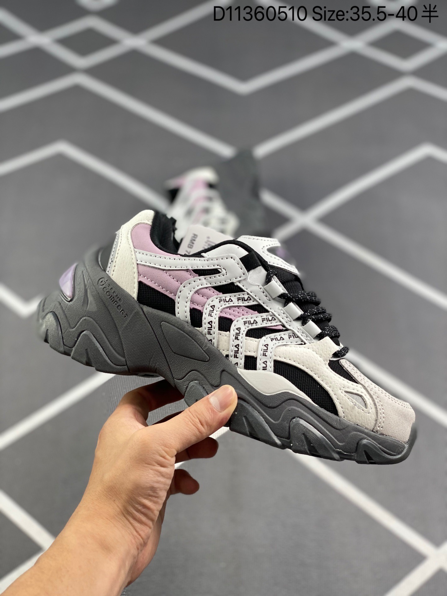 スニーカー  FILA 靴　ファッションシューズ   何でも似合う