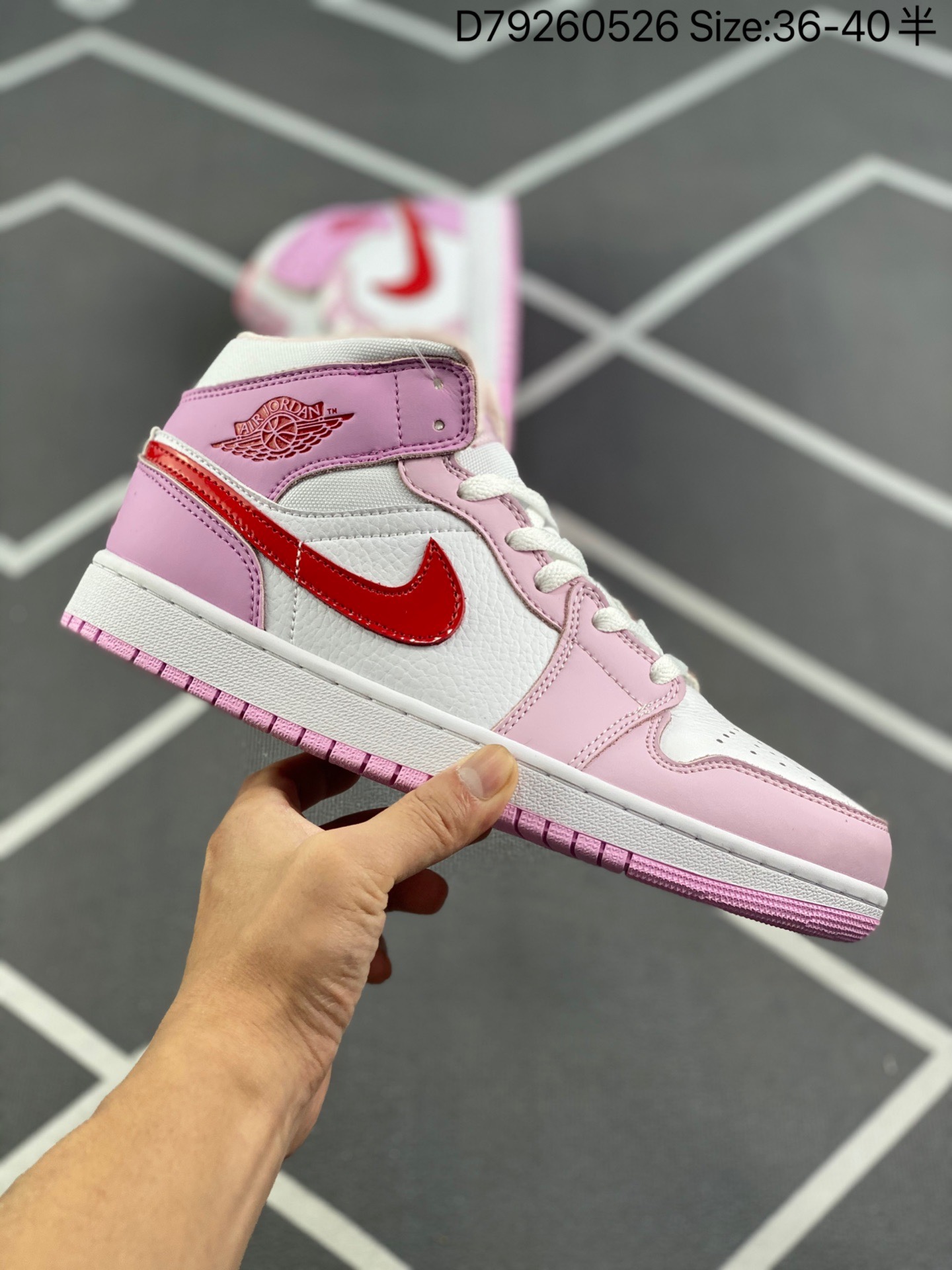 スニーカー   Nike Wmns Air Jordan 1 Mid"Valentine’s Day"AJ1  ファッションシューズ   何でも似合う