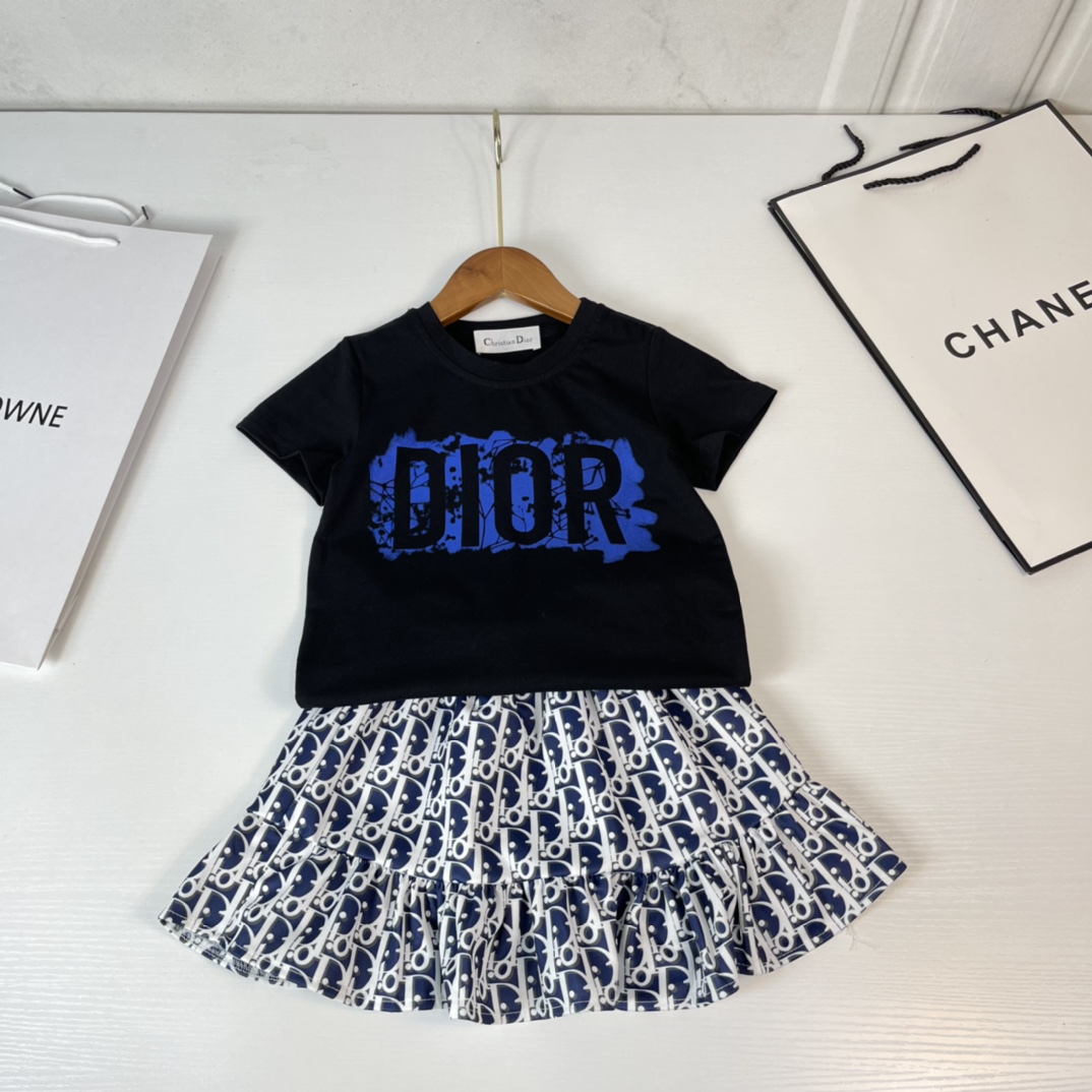 Dior 【ディオール】子供服　セットアップ　Tシャツ＋スカート　ガール　90-140cm