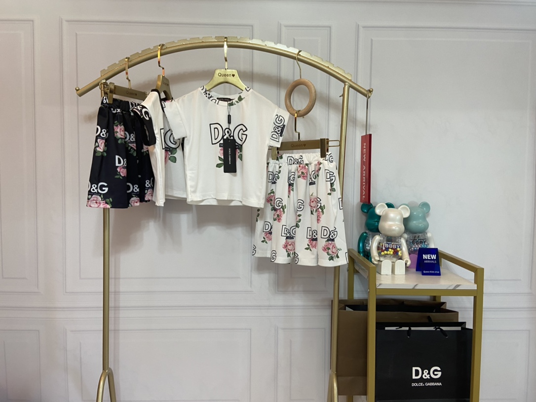 Dolce & Gabbana ドルチェ＆ガッバーナ 　子供服　セットアップ　トップス+ボトム　100-150cm