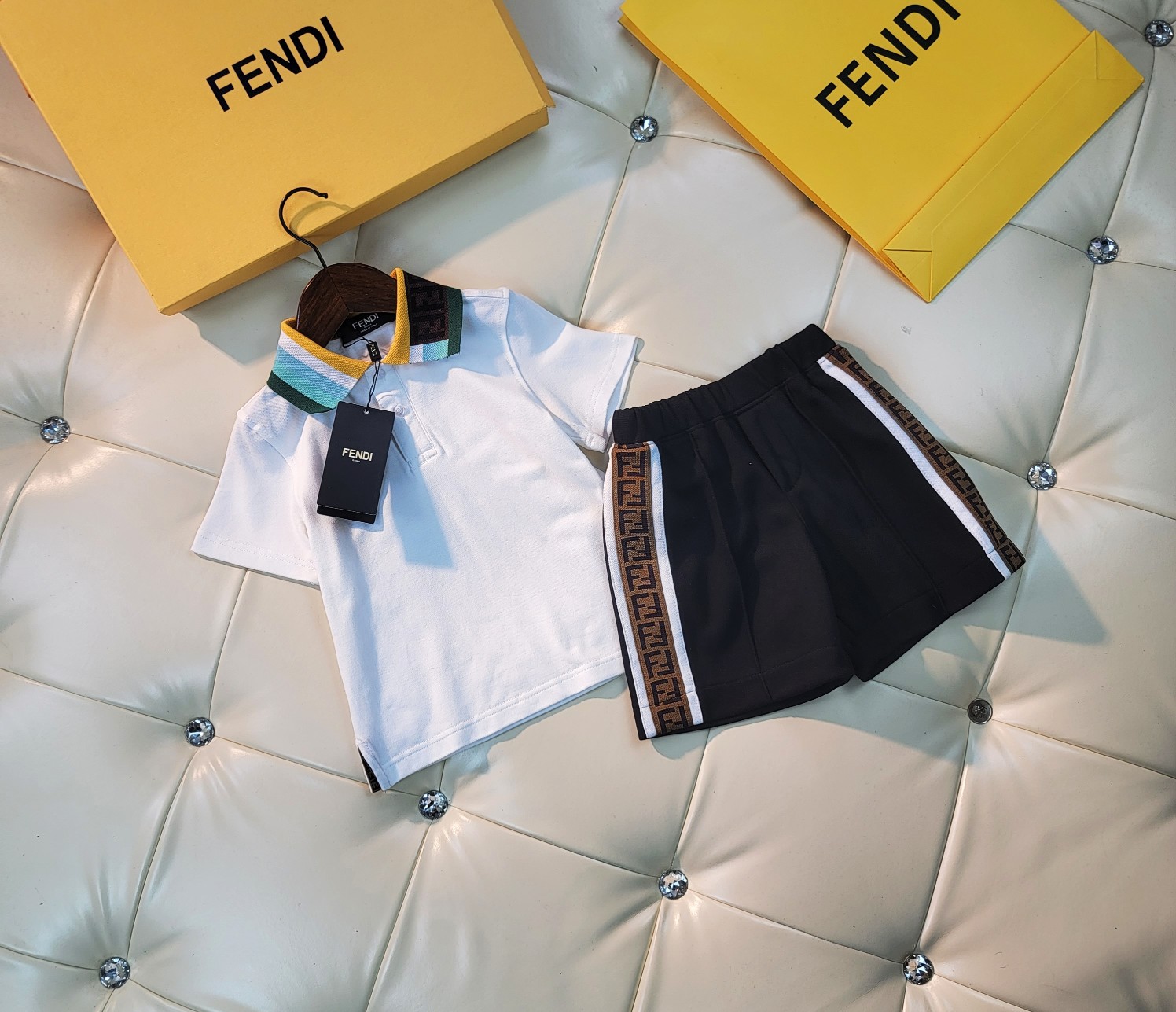 フェンディ FENDI　子供服　セットアップ　トップス+ボトム　100-150cm