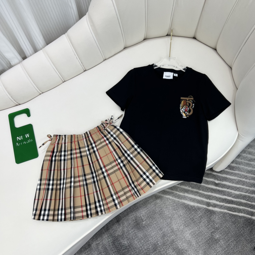 BURBERRY【バーバリー】子供服 　セットアップ　トップス+ボトム　120-160cm