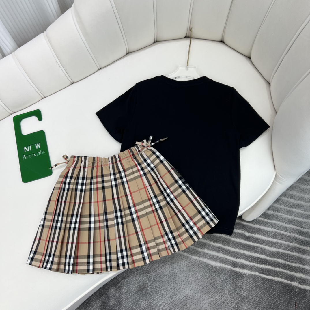 BURBERRY【バーバリー】子供服 　セットアップ　トップス+ボトム　120-160cm