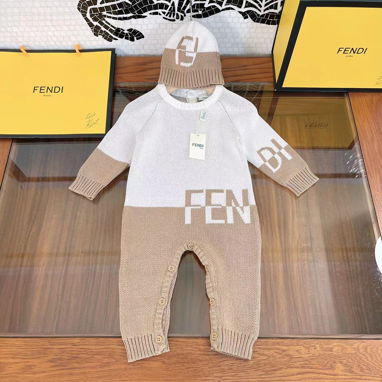 フェンディ FENDI  ベビー服  セットアップ　トップス+ボトム＋帽子　66-90cm