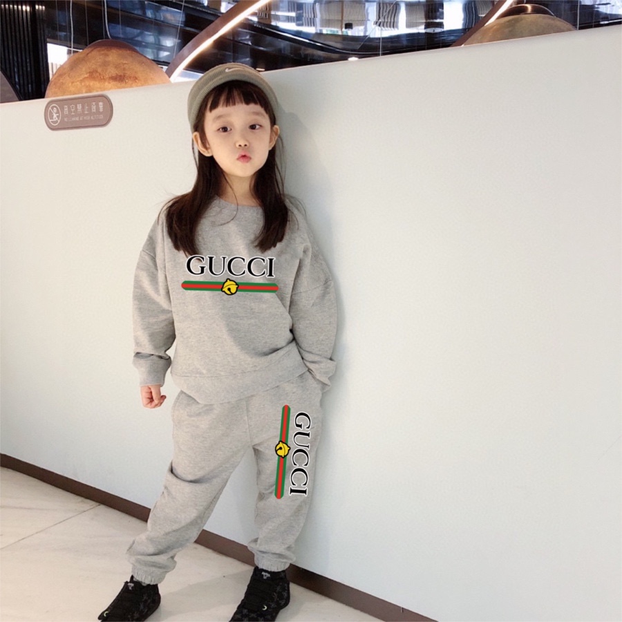 GUCCI【グッチ】 子供服 　秋冬　セットアップ　フーディー +ズボン　100-150cm