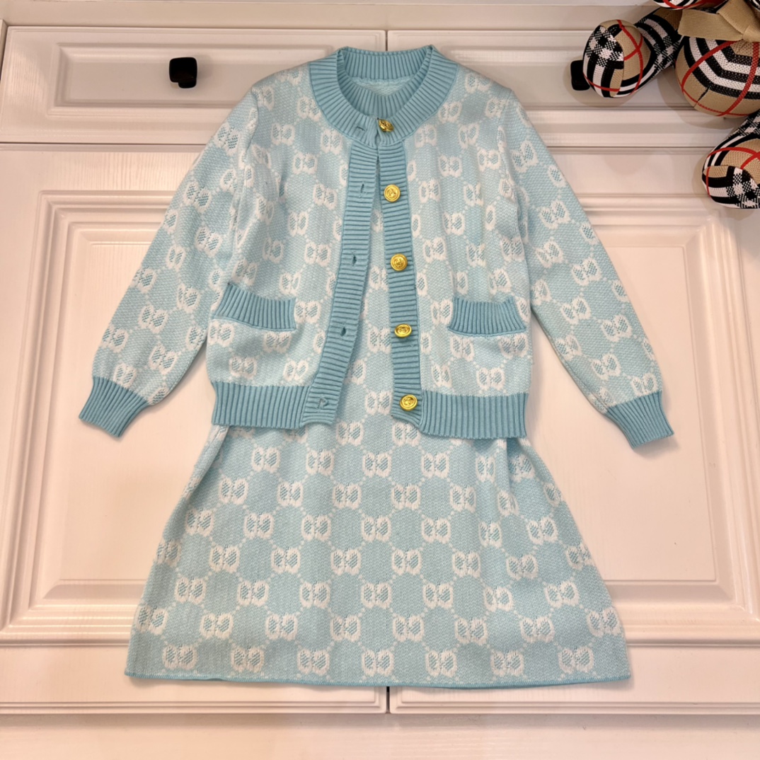 GUCCI【グッチ】子供服  セットアップ　セーター　カーデイガン+ワンピース　100--150cm