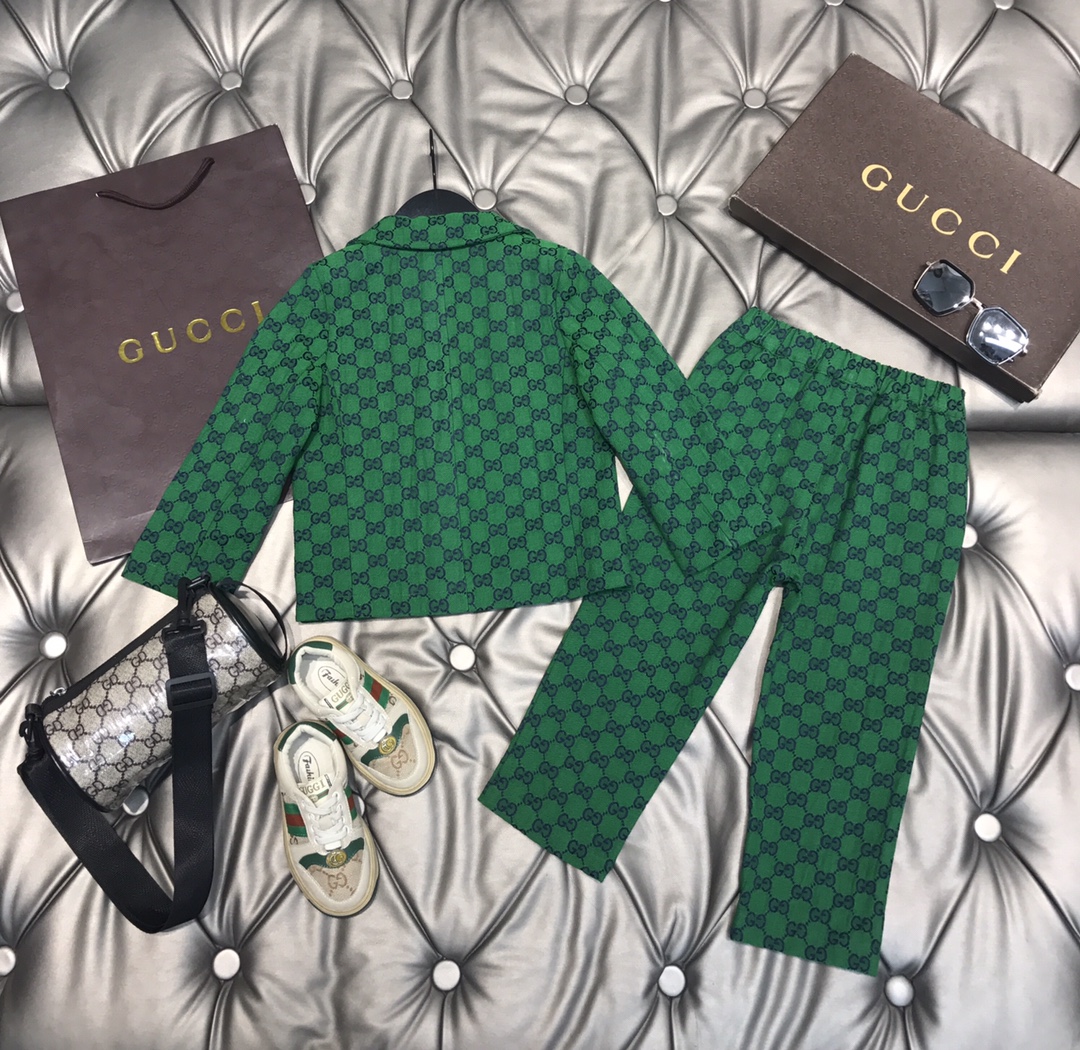 GUCCI【グッチ】 子供服　　セットアップ 　スリーピースセット　コート＋パンツ＋長袖　100-150cm