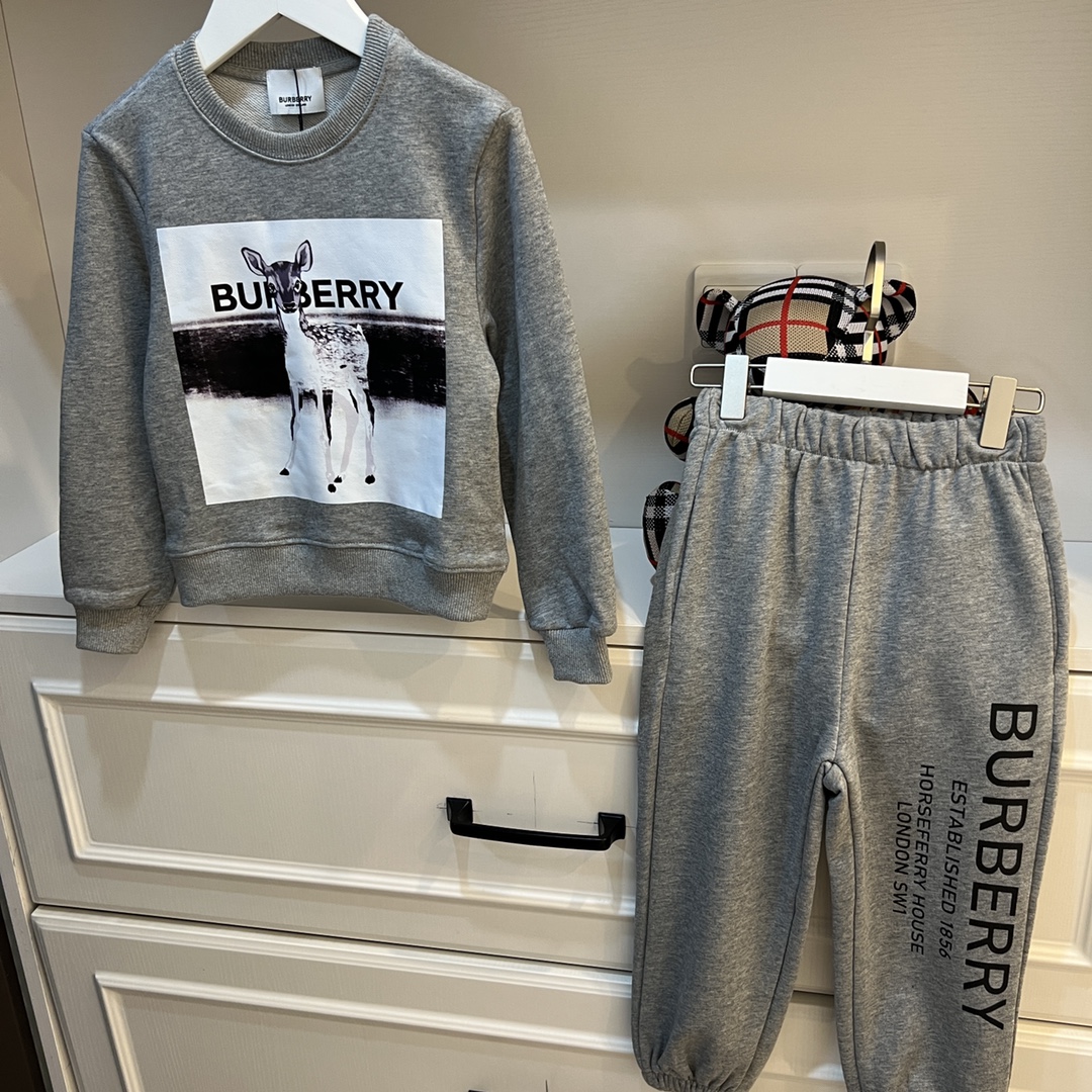BURBERRY【バーバリー】 子供服　セットアップ   フーディー+パンツ　春秋　100-150cm