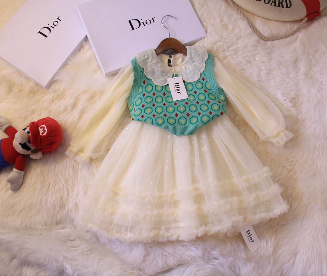 Dior 【ディオール】　子供服　セットアップ　ベスト＋ワンピース　110-150cm